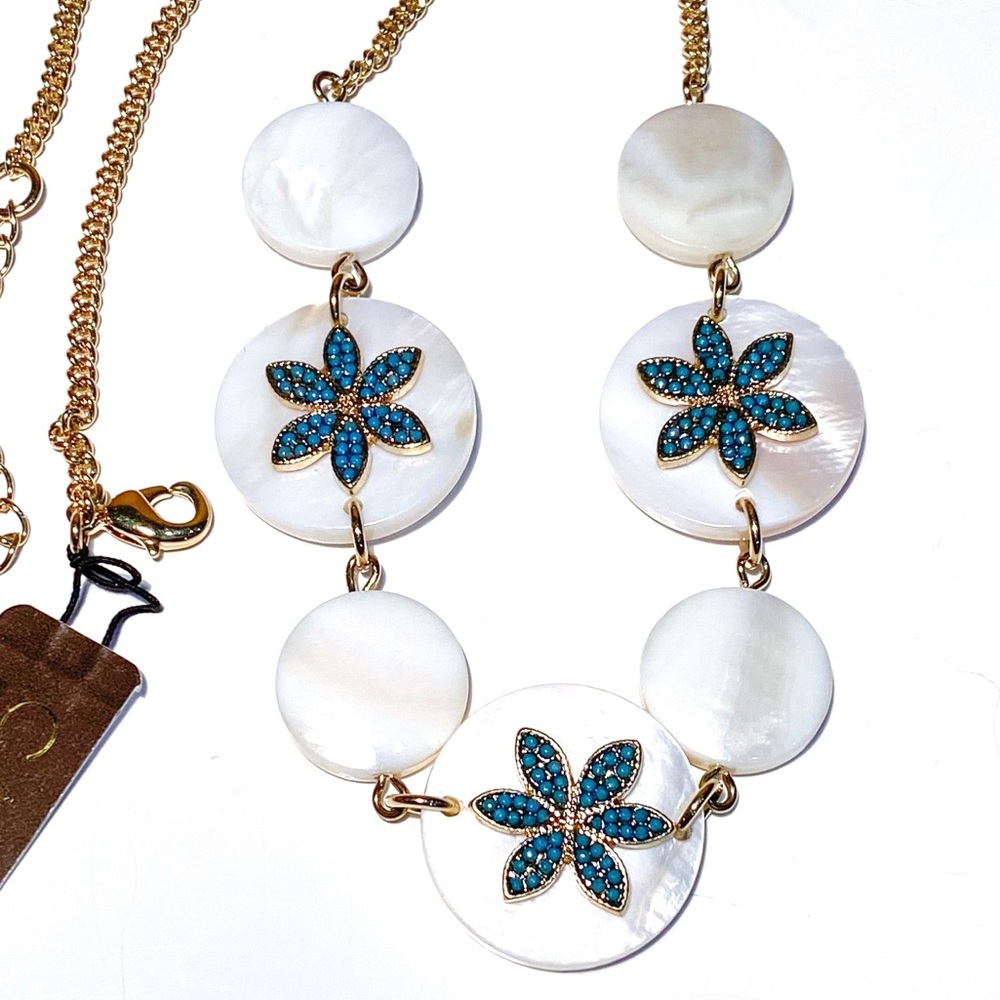 New Carolee $95 Mother of Pearl and Turquoise Flower Necklace, Tag Price $95 - Picture 7 of 16